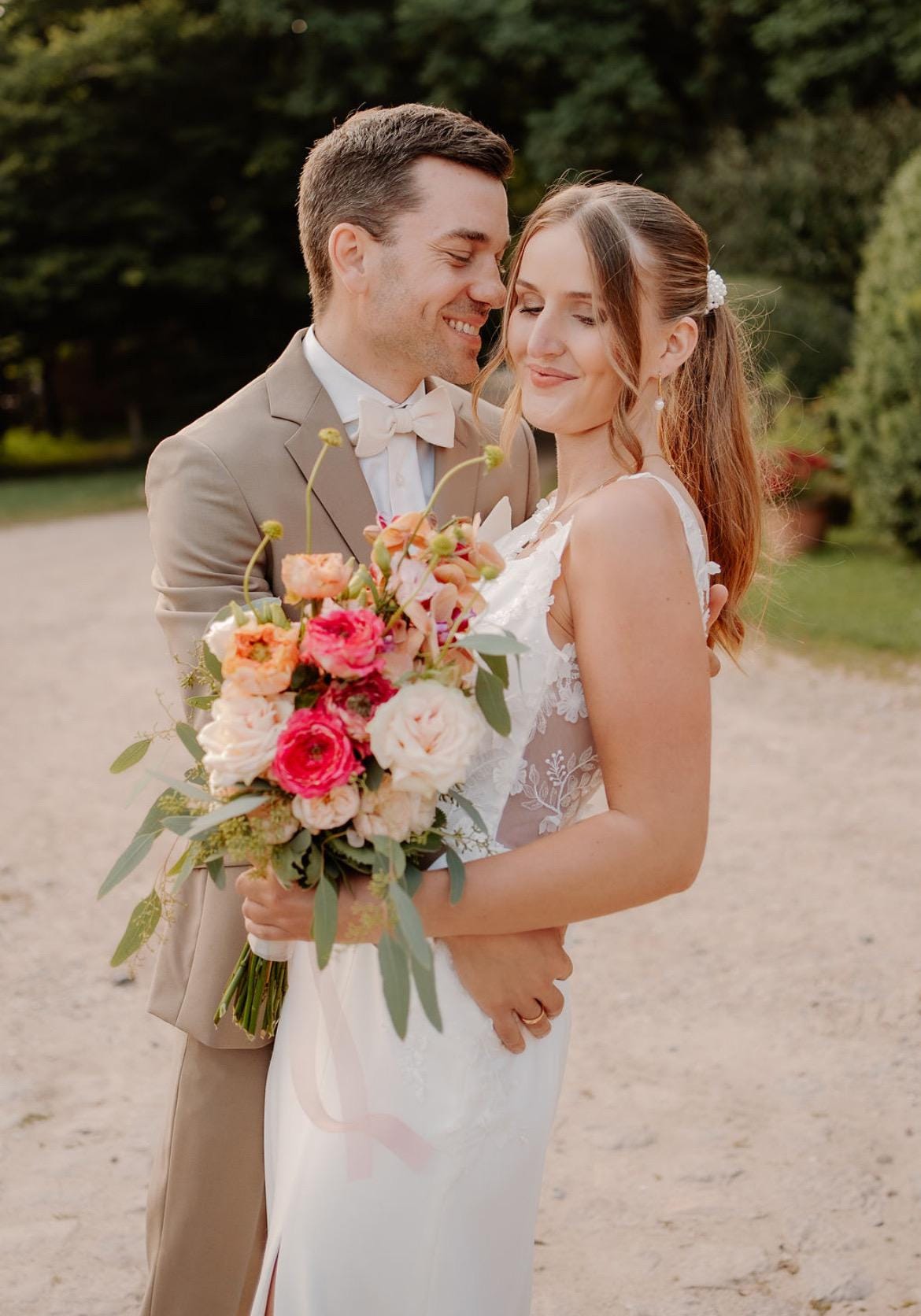 AILUOR Set di gioielli di perle per le donne, collana e orecchini di perle finte d'acqua dolce con catena d'argento da 18 pollici Gioielli da matrimonio per le spose Mamma Regali (Stile