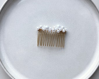 Pearl hair comb - as bridal jewelry, for wedding, hair jewelry