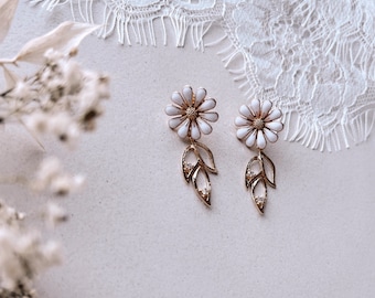 Bijoux de mariée - Boucles d’oreilles en fleurs avec pendentif en feuille / pour mariage / Bijoux Boho / Idée cadeau