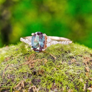 Vintage Engagement ring Alexandrite Engagement ring Unique Engagement ring Oval cut Rose gold ring Diamond Anniversary gift her Moissanite