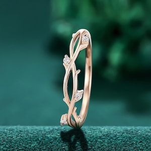 Alianza de boda de diamantes vintage con diseño de hoja art déco en oro rosa, banda a juego con forma de rama, banda de ramita de media eternidad, moissanita única, regalo de aniversario para mujer