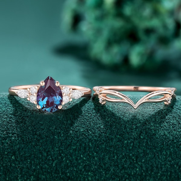Alexandrite Engagement Ring Set, Pear Cut Alexandrite Ring, Vintage Rose Gold Bridal Set, Nature Inspired Wedding Ring Set, moissanite ring