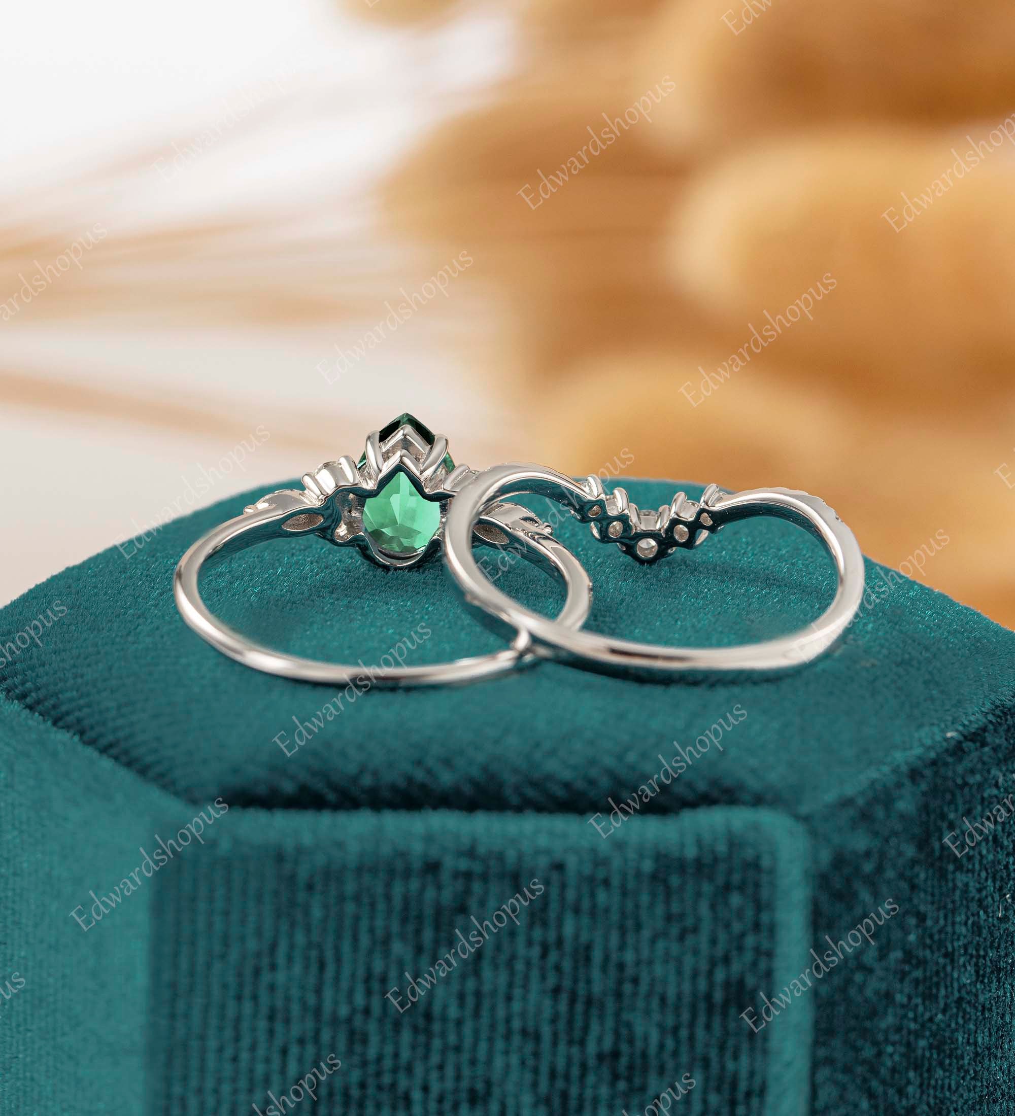 Sonnena Vintage Emerald Ring Sweet Simple Cubic Zirconia Diamond Ring  Female Retro Decoration Engagement Wedding Rings for Women : :  Fashion