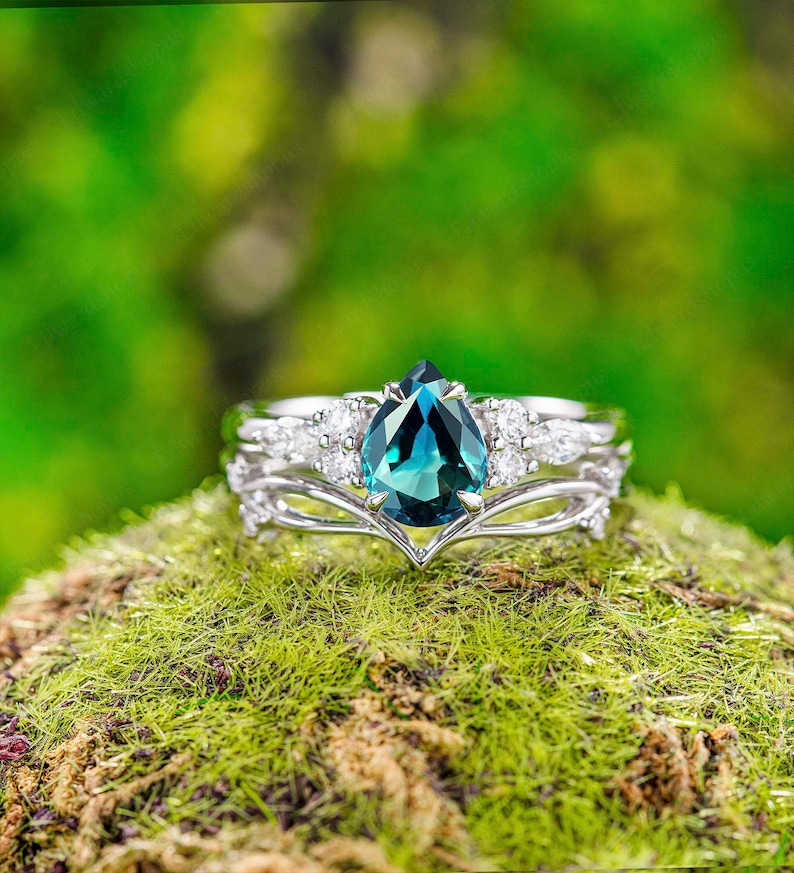 Vintage Engagement Ring Set Pear Shaped Blue Green Sapphire Etsy