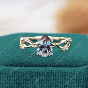 Alexandrite Engagement ring Unique pear shaped Vintage Engagement ring yellow gold Diamond Moissanite leaf ring for women Anniversary gift