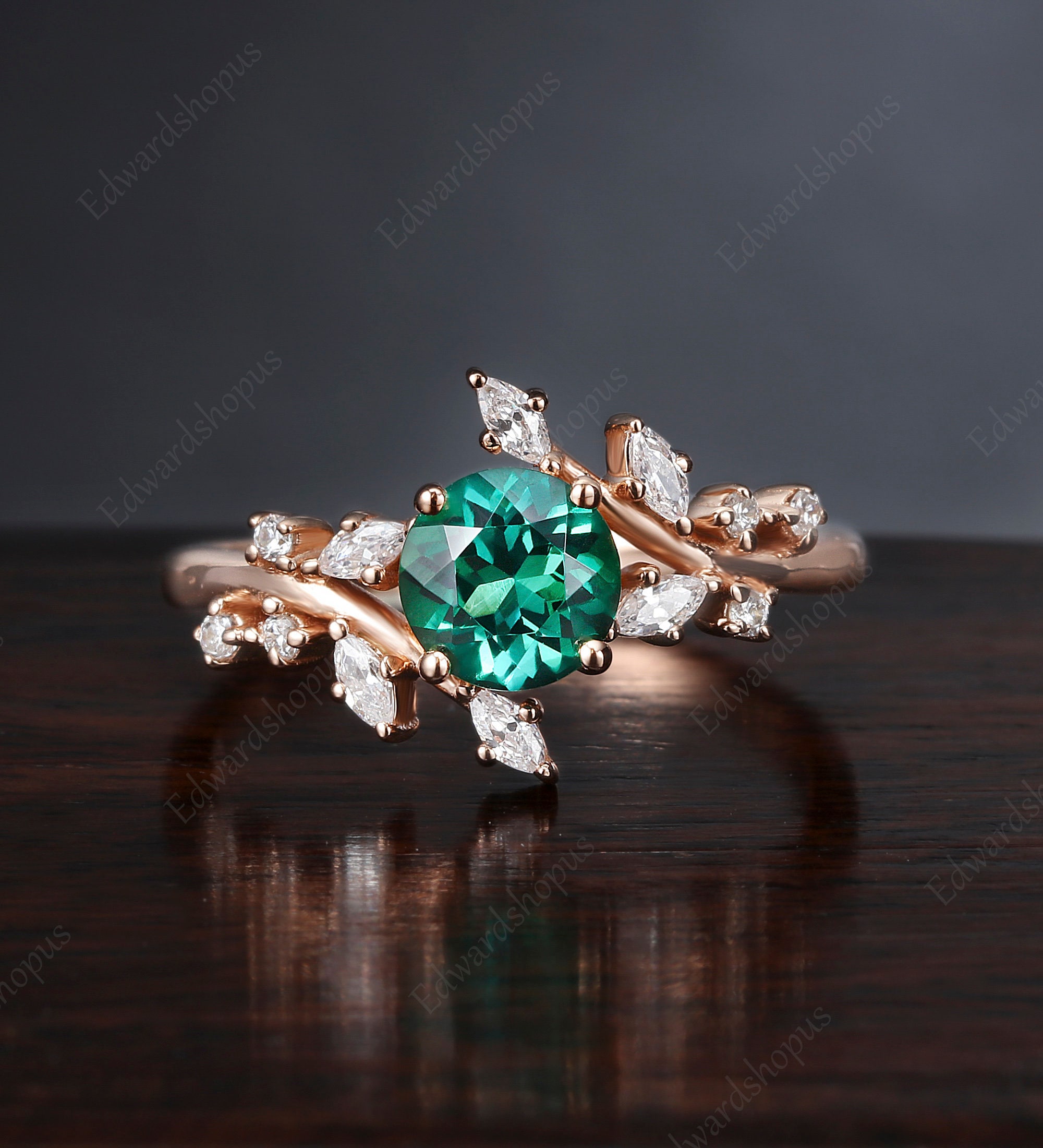 Jacqueline Oval Emerald Ring – Capucinne