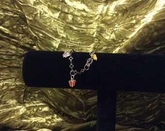 Intricato bracciale con ciondolo a catena in bronzo