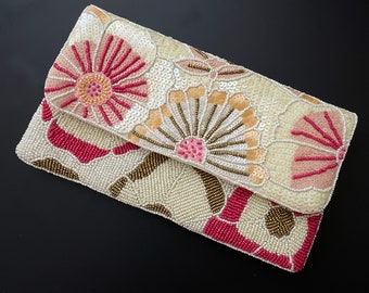 Bolso clutch con cuentas hecho a mano, rosa floral y blanco, bolso de fiesta con cuerda, regalo para ella