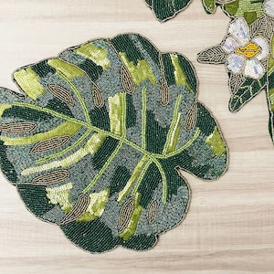 Handmade beaded placemat, Monstera tropical leaf tablemat, 14 inch, green bead charger
