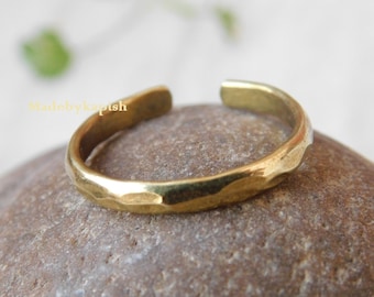 Vergulde teenring, gehamerde gouden teenring, minimalistische sieraden, verstelbare teenring, Midi-ring, voetsieraden, pinkring, strandsieraden,