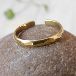 Anillo para el dedo del pie de latón macizo martillado, joyería bohemia ajustable para el pie
