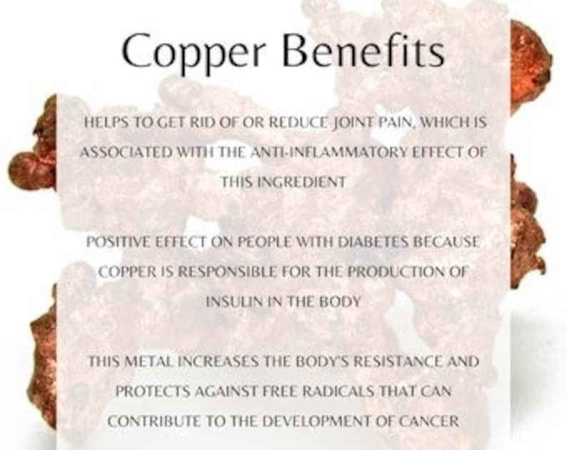 Puede incluir: Un trozo de cobre met&aacute;lico texturizado detr&aacute;s de una capa blanca semitransparente con texto negro: Copper Benefits, ayuda a reducir el dolor articular, tiene un efecto positivo en personas con diabetes y aumenta la resistencia corporal.