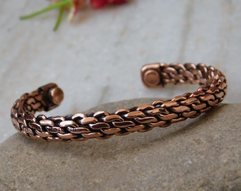 Gedraaide koperen armband: magnetische artritis pijntherapie manchet
