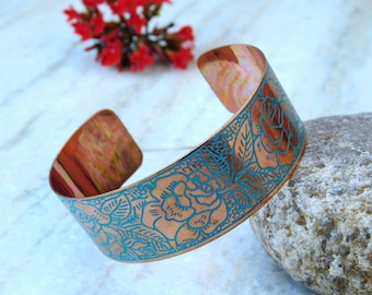 Geprägter Floral Kupfer Armreif: Handgemachter Schmuck mit Patina