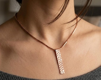 Collar con colgante de barra de cobre martillado, gargantilla de cadena de serpiente antigua