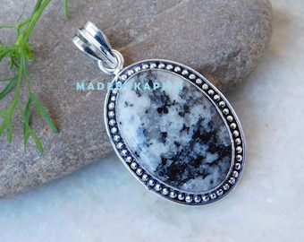 SoCute925 ホワイト バッファロー ターコイズ ペンダント | 洋ナシ型