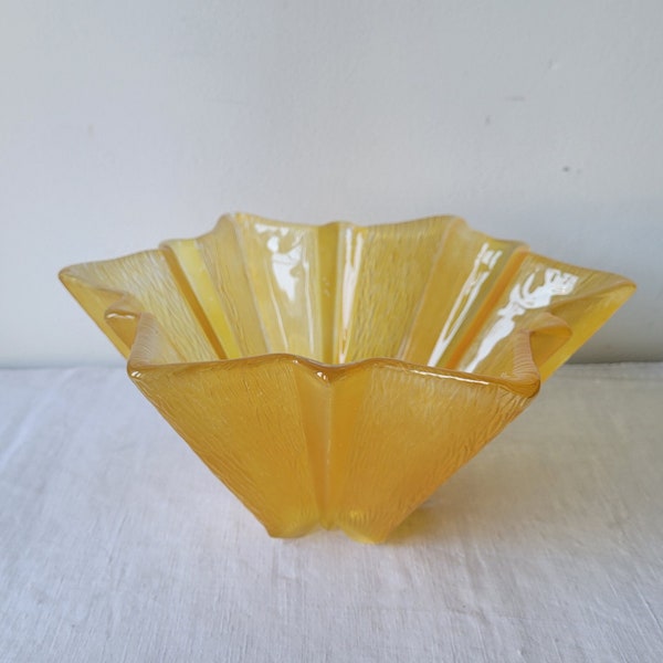 Salad bowl Pierre d'Avesn french vintage Art deco yellow opalescent glass cup
