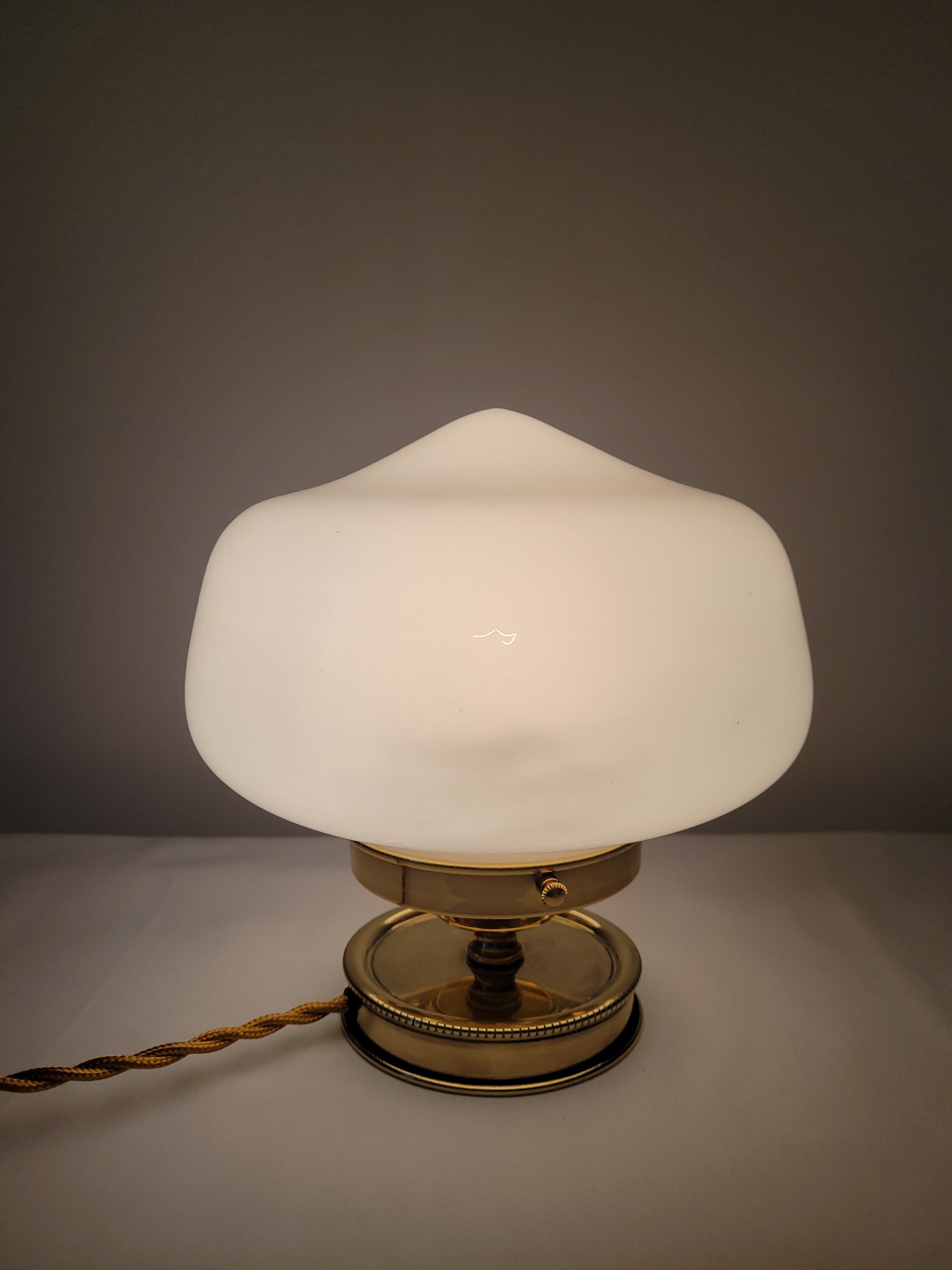 Lampe Globe en Opaline et Pied Laiton Vintage Art Déco