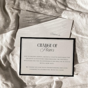 Postal clásica de cambio de planes para una boda con dinero antiguo, anuncio de aplazamiento de boda atemporal, plantilla de cancelación de boda de lujo / Coco
