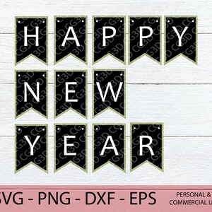 Op de afbeelding: Zwarte en groene banner met de woorden "Happy New Year" in witte letters. De banner bestaat uit afzonderlijke vlaggen met een gegolfde rand.