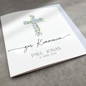 Blaue Personalisierte Karte zur Erstkommunion mit Blumen Kreuz, Kommunionskarte Name Datum, Glückwunschkarte Kirche, Christliche Grußkarte