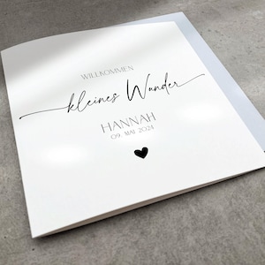 Personalisierte Karte zur Geburt mit Name und Datum, Moderne große Quadratische Babykarte mit Herz, Minimalistische Glückwunschkarte Baby