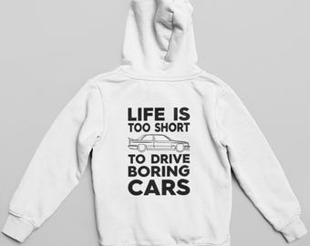 Sudadera con capucha "La vida es demasiado corta para conducir coches aburridos" / Diseño de doble cara para entusiastas de los coches / Sudadera unisex de primera calidad para amantes de los coches y los entusiastas de los motores