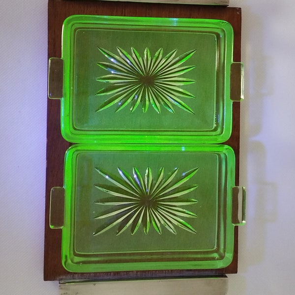 Uranium glass bowl - cabinet from Mema NS Sweden.