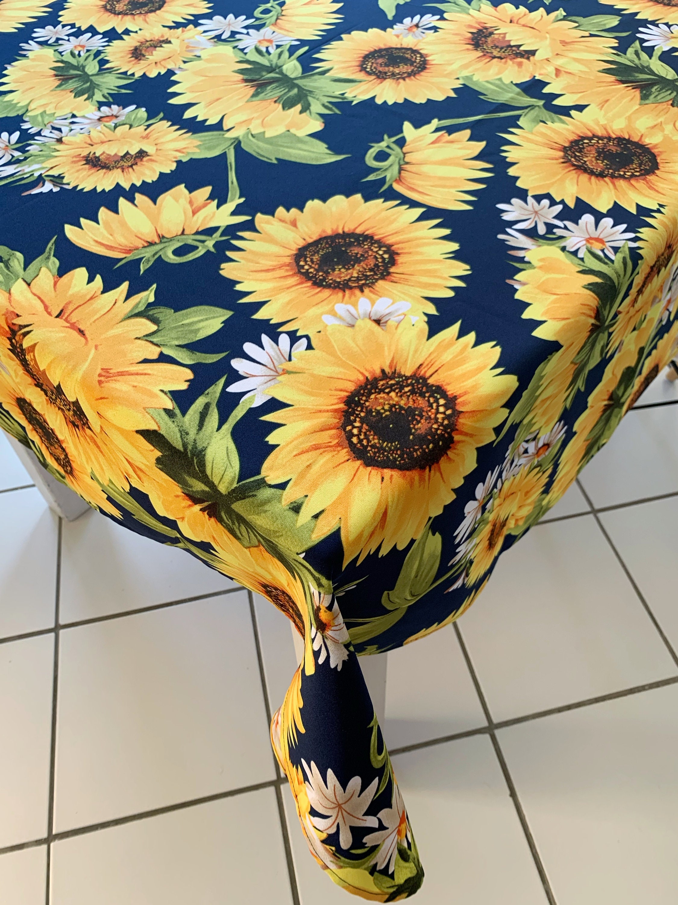 Bold Sunflower Tablecloth Country Farmhouse Tablecloth Etsy Norway