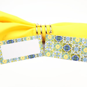 Cartão de lugar com nome, configuração de mesa de azulejos espanhóis mediterrâneos, disposição de assentos para convidados, decoração de mesa, etiqueta de comida de buffet, barraca dobrada/estilo 3