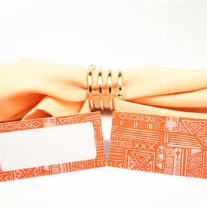 Name Place Card, Oranje Afrikaanse Bogolan Tafelsetting, Gasten zitplaatsen Arrangement, Table Decor, Buffet Food Label, Tent Opgevouwen / Stijl 21