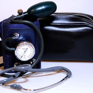 Tensiómetro manual vintage con estuche