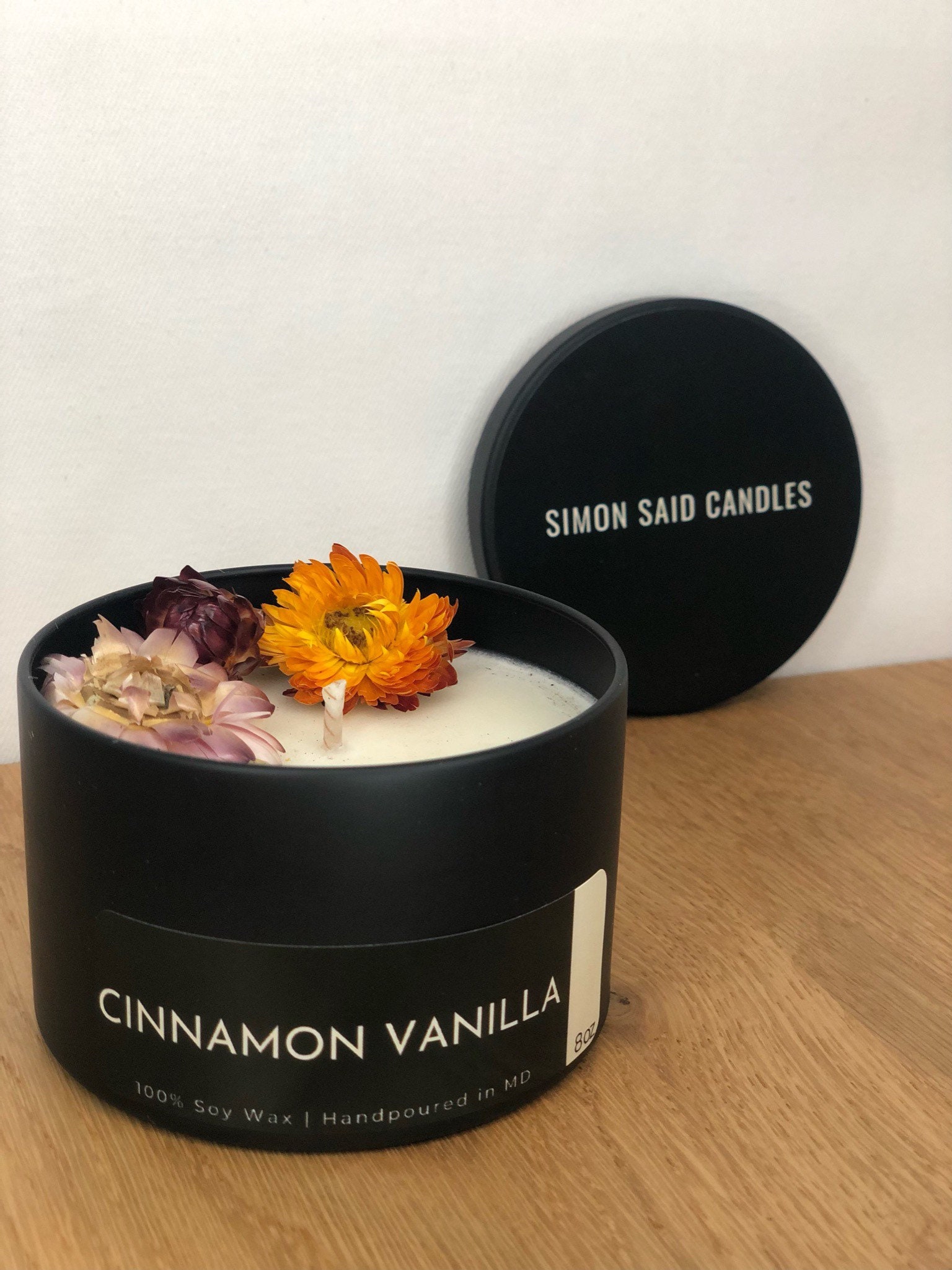 Cannelle Vanille | 8Oz Bougie Noire Mate Élégante Cire de Soja 100% Végétalienne Mèche en Coton Vers