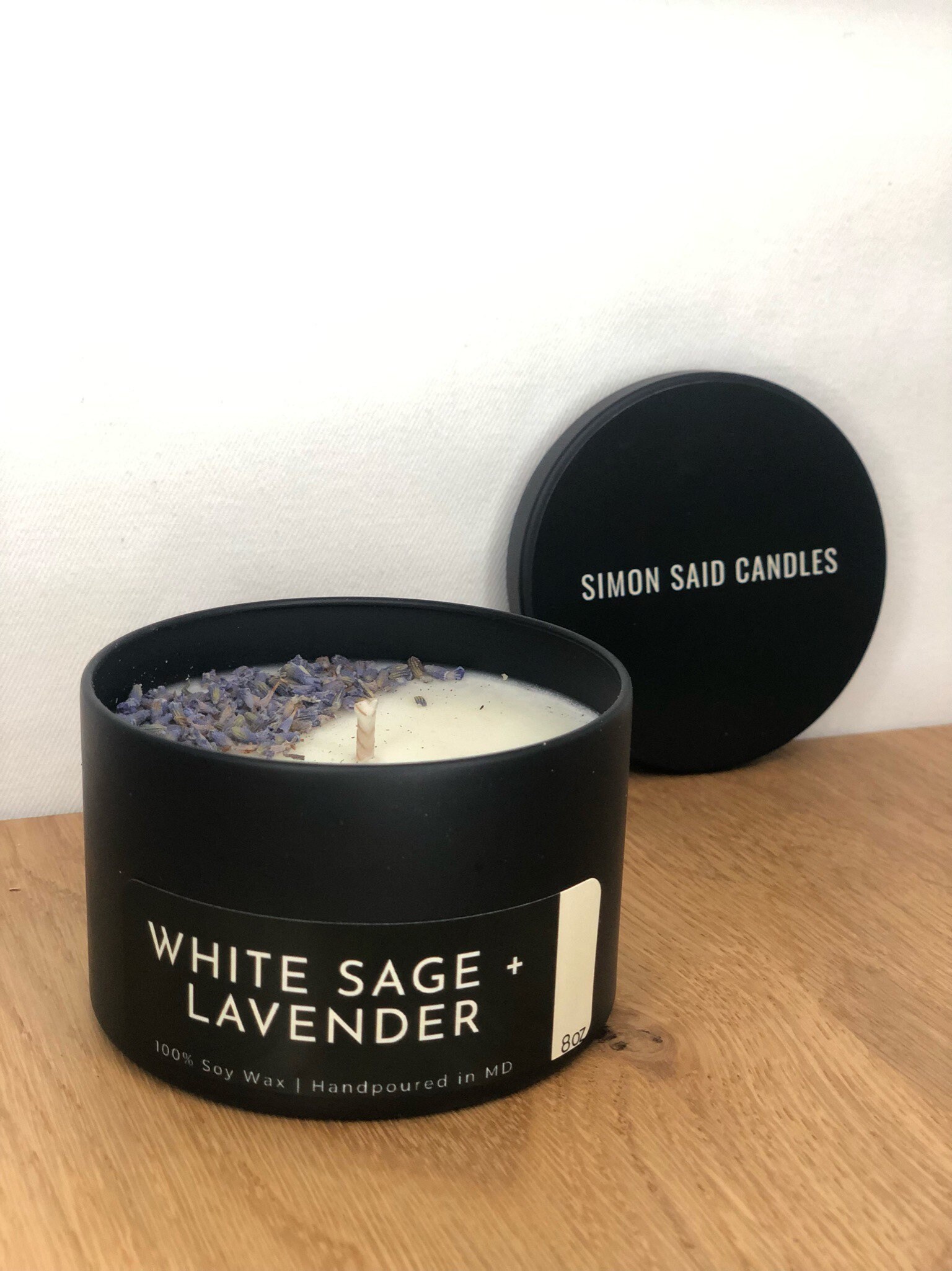 Sauge Blanche et Lavande | 8Oz Bougie Noire Mate Élégante Cire de Soja 100% Végétalienne Mèche en Co