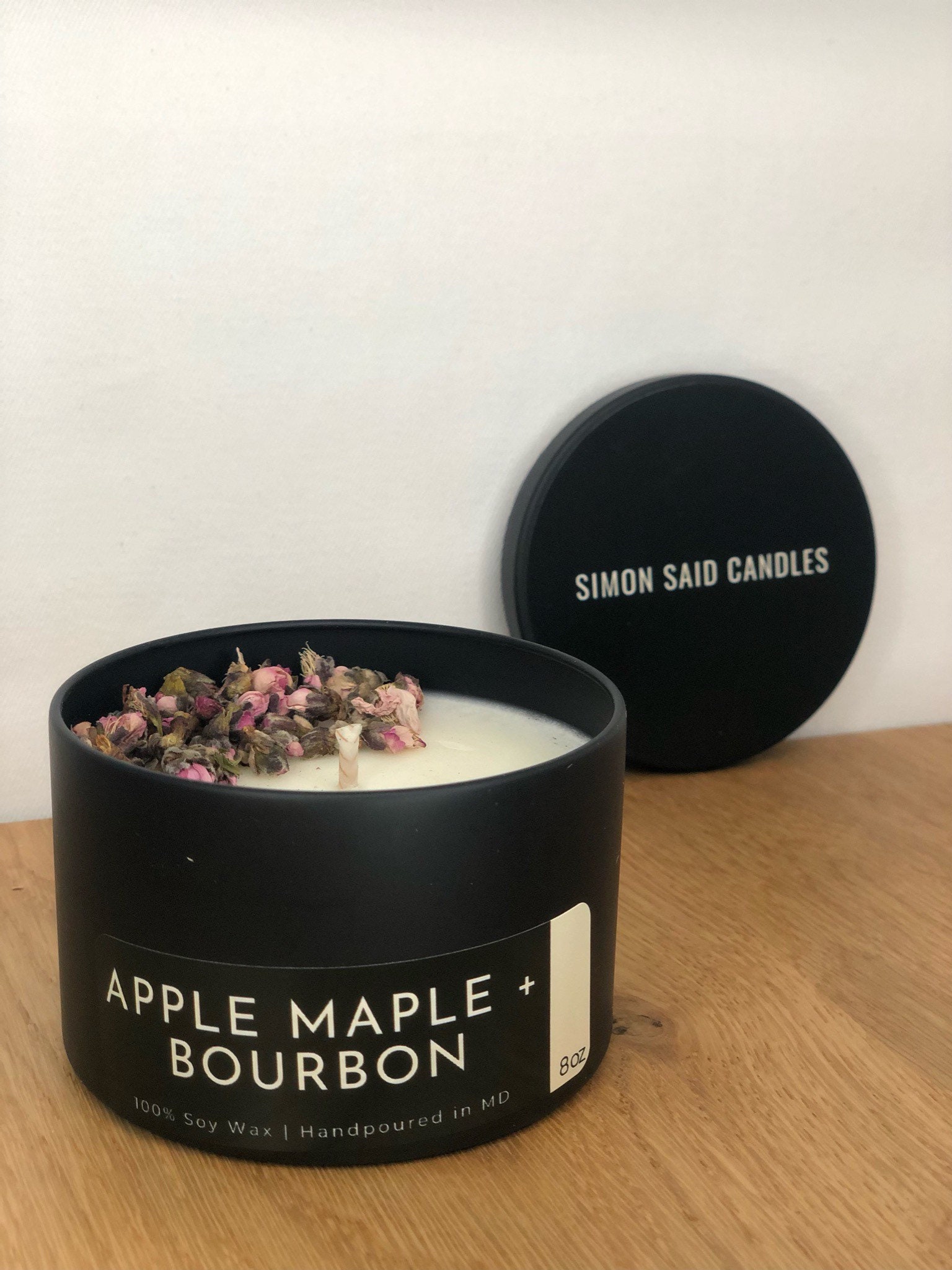 Pomme Maple Bourbon | 8Oz Bougie Noire Mate Élégante Cire de Soja 100% Végétalienne Mèche en Coton V
