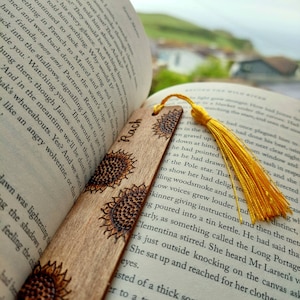 Handmade Sunflower Bookmark - Personalisation Optional [Multiple Tassle Colours Available]