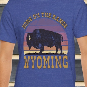 Wyoming Shirt, Wyoming Lover T-Shirt, Wyoming Souvenir, Wyoming Tourist Gift, Bison Shirt, Retro Sunset T-shirt, Buffalo Gift, Western Shirt