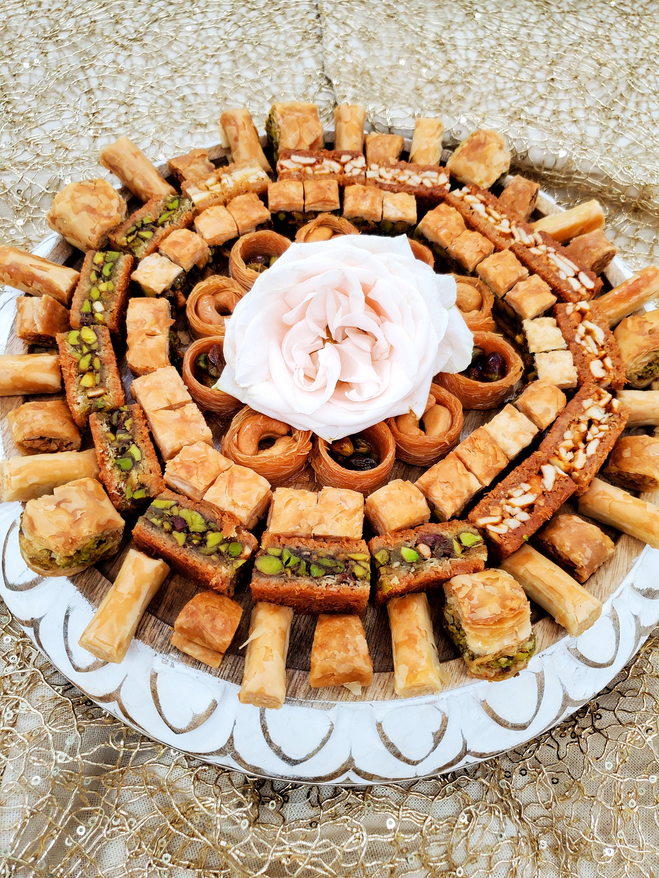klassekammerat storhedsvanvid Fru Assorted Syrian Style Baklava Gift Box Al Halaby Brand Sweets | Etsy