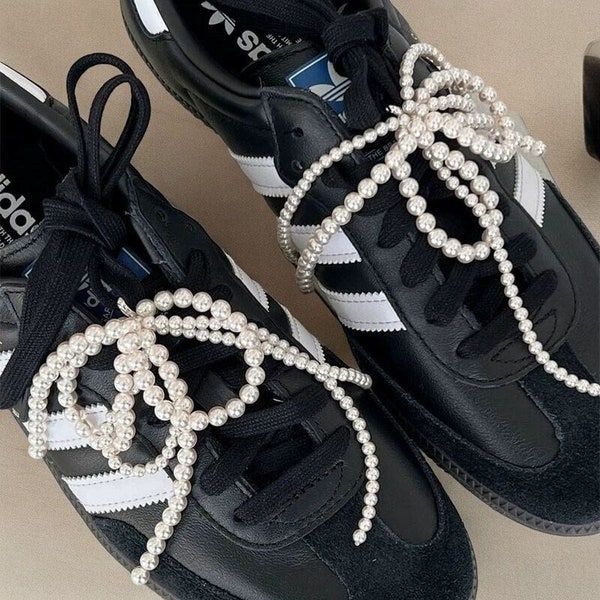 Pearl shoe lace bow Shoe lace decoration Pearl shoelace charm Pearl wedding shoes Pearls bridal sneakers White lace shoe Bridal shoe clips