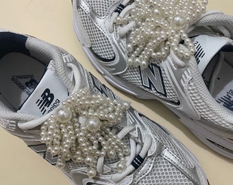 アクセサリーその他 MONDAY EDITION PETITE PEARL TASSEL SHOELACE CHARMS 4BFT385 Designer fashion, Seoul-fully created | W Concept