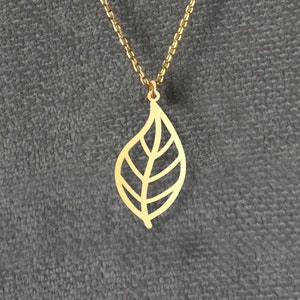 Simple Leaf Outline Necklace - Minimalist Nature-Inspired Jewelry - 925 Sterling Silver or 18k Gold - Perfect Gift for Nature Lovers