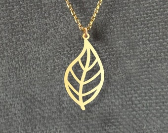 Simple Leaf Outline Necklace - Minimalist Nature-Inspired Jewelry - 925 Sterling Silver or 18k Gold - Perfect Gift for Nature Lovers