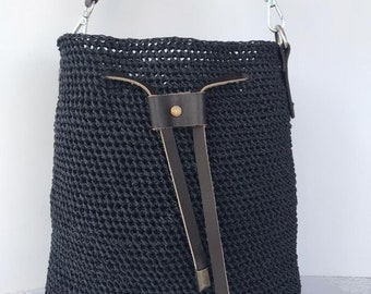 SCHWARZES STROHBEUTEL