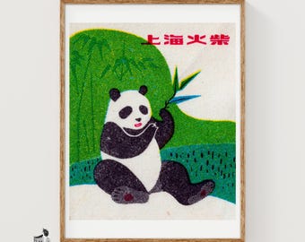 Konsttryck med panda som äter bambu och tändsticksask, kinesisk vintage folkkonst (grön dekor)