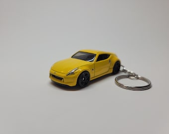 New Custom Made Coupe Sportscar White Nissan 370z 350z Keychain