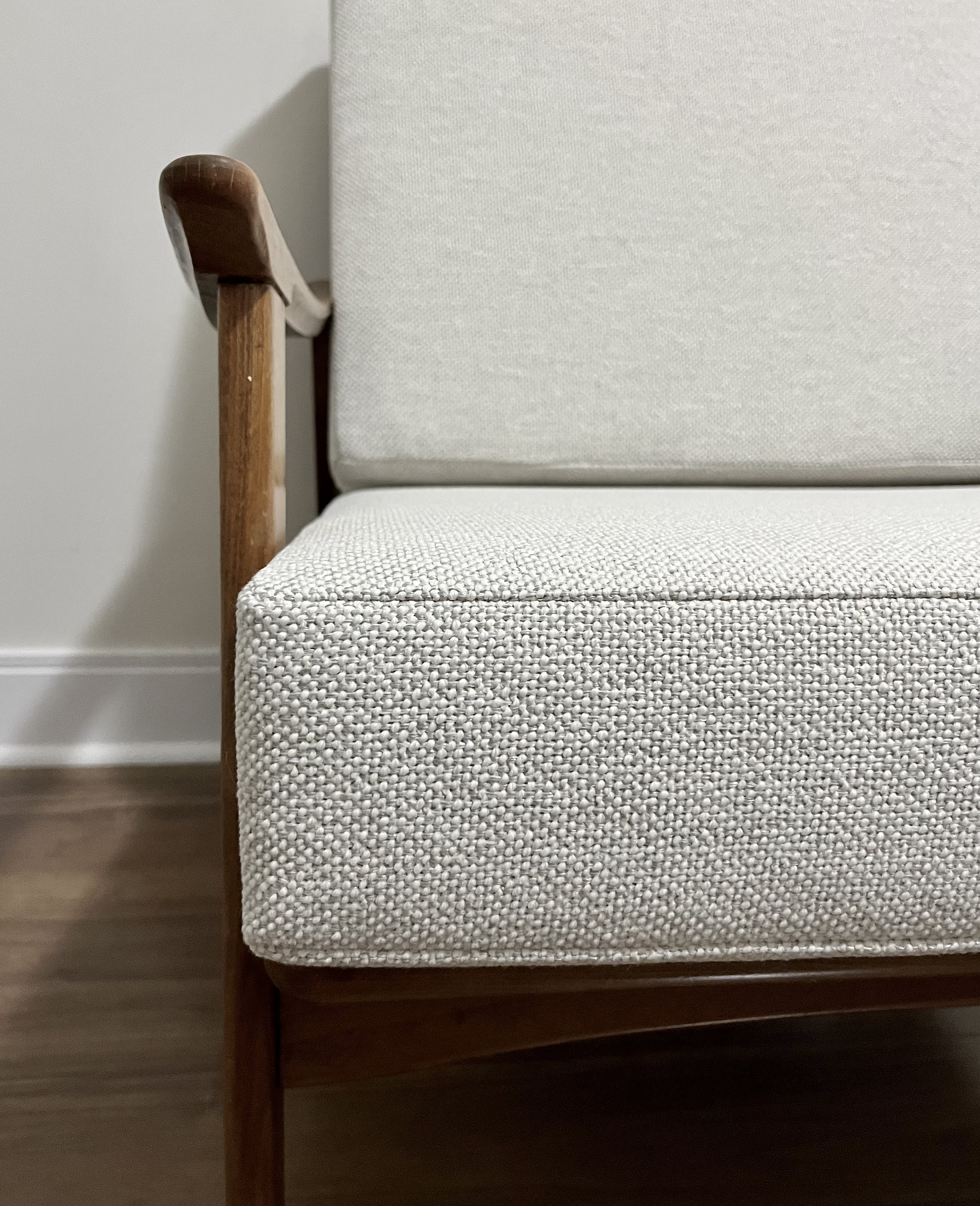 Replacement cushions for 2025 mid century modern chair