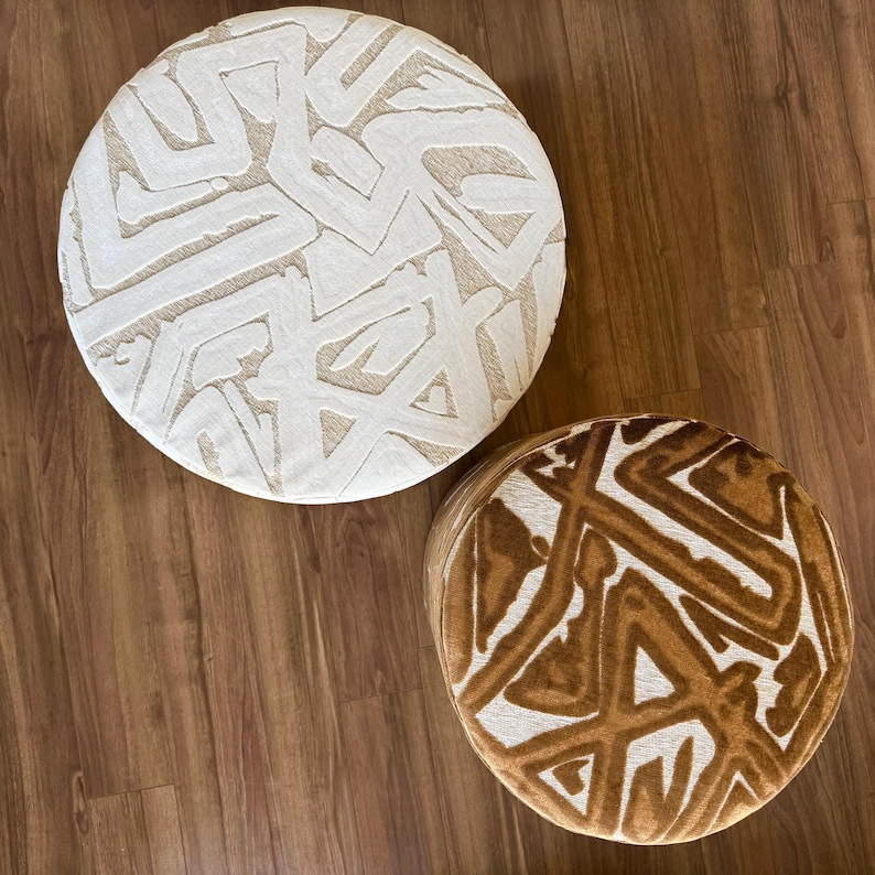 Puf redondo de terciopelo: mesa de centro con reposapiés y funda extraíble. imagen 1