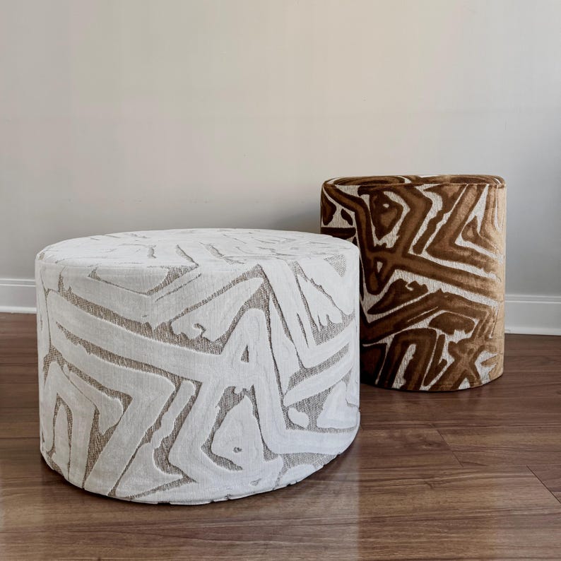 Puf redondo de terciopelo: mesa de centro con reposapiés y funda extraíble. imagen 8