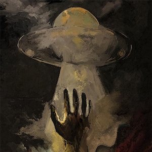 Puede incluir: Una pintura artística representa un OVNI sobre un coche, con una mano extendiéndose hacia un haz de luz. La obra de arte utiliza colores oscuros con acentos rojos y amarillos, creando una escena dramática y misteriosa. La firma del artista es visible.