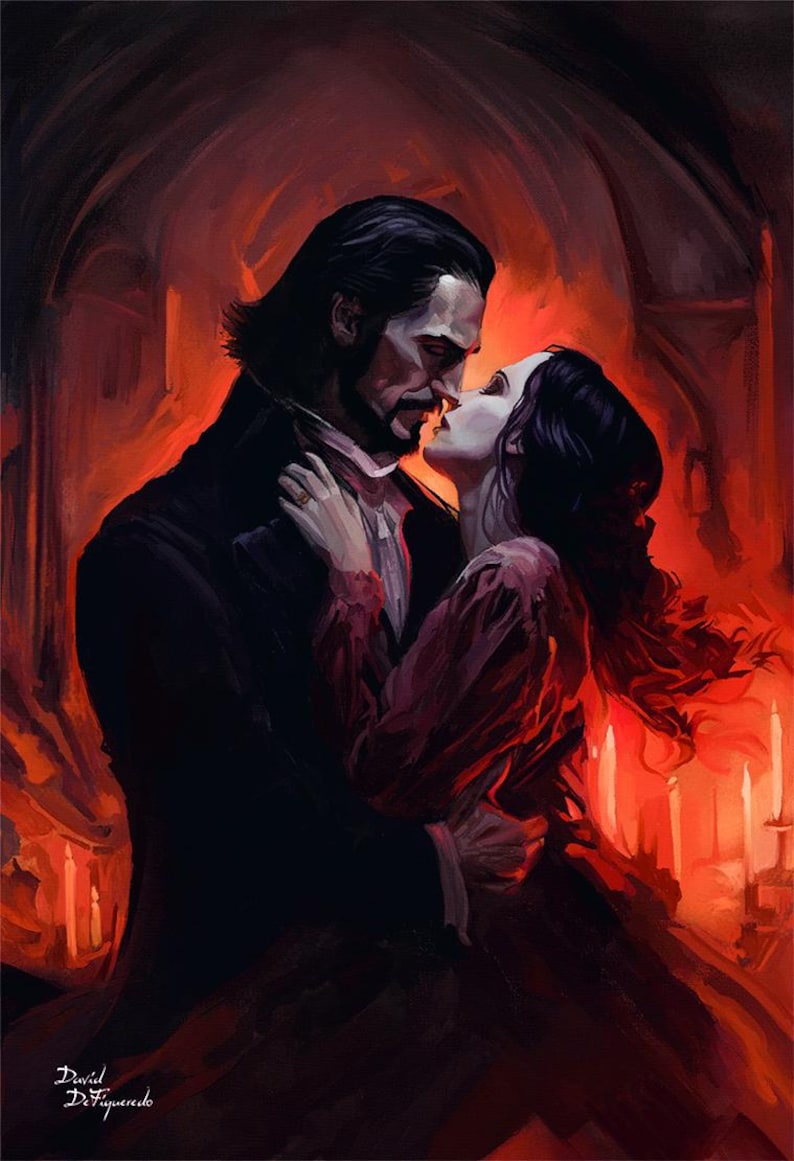 Puede incluir: Pintura art&iacute;stica de un hombre y una mujer abraz&aacute;ndose en una habitaci&oacute;n tenue con una paleta de colores rojos y naranjas. El hombre viste un abrigo negro y la mujer un vestido rojo. Velas iluminan el fondo.